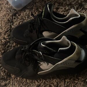 Men's Black Athletic Sneakers with Gray Accents